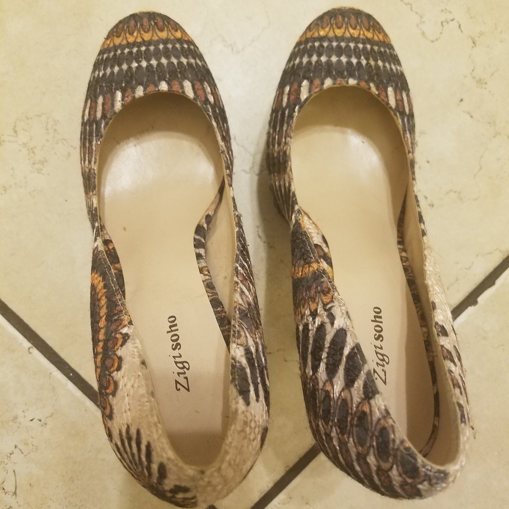 Heels - Picture 3 of 3